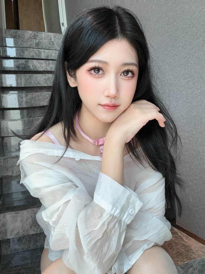 不呆猫 - 粉色衬衣女友 [66P1V-1.07GB]