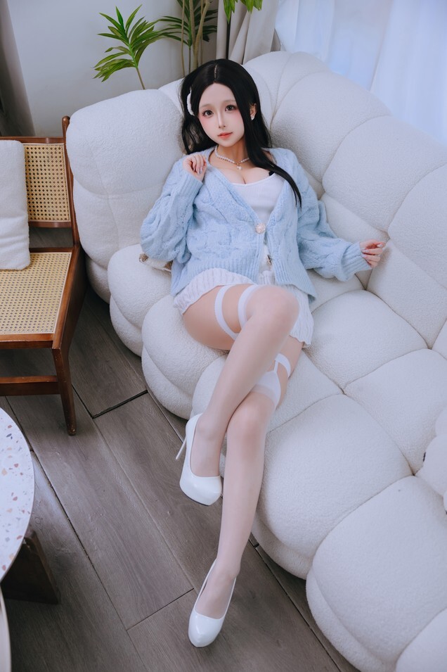 日奈娇 (樱井小莜) - 与学姐约会 [206P5V-1.57GB]