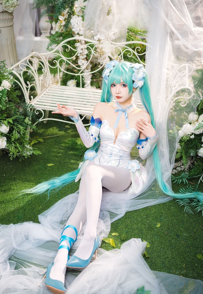 挽希 - miku 粉蝶花精灵 [18P-61.5MB]