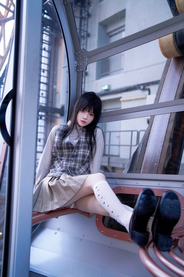 桜桃喵 - 制服摩天轮 [27P-667MB]