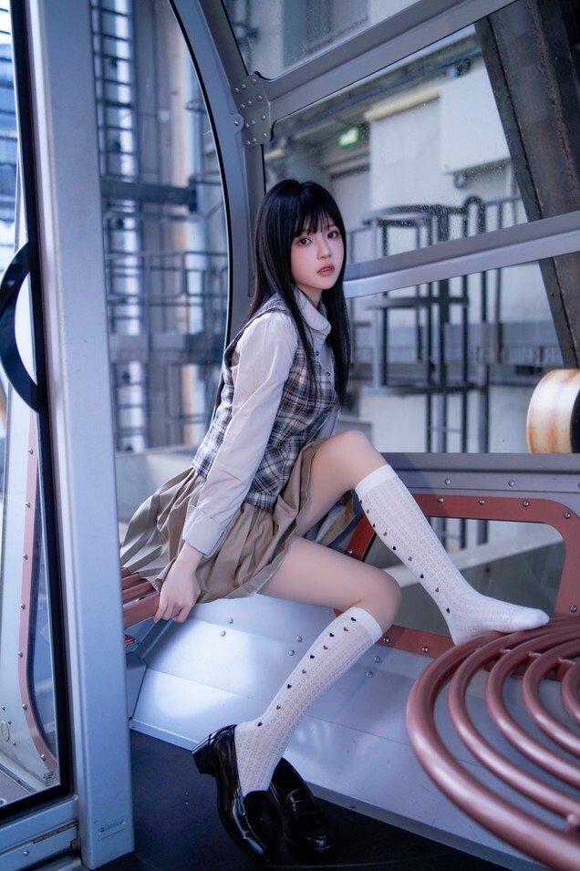 桜桃喵 - 制服摩天轮 [27P-667MB]