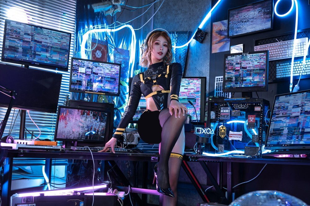 云溪溪 – 奶桃 骇入 [100P1V-1.98GB]
