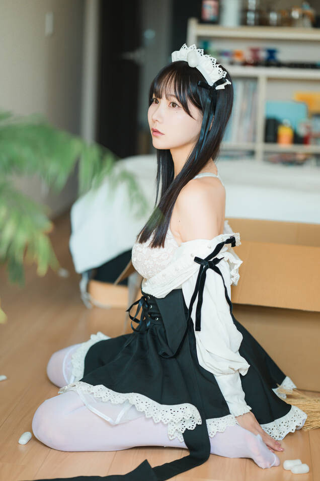 けん研🧪 (けんけん) - DL写真集 推し型メイドロイドとしたいこと [138P-823MB]
