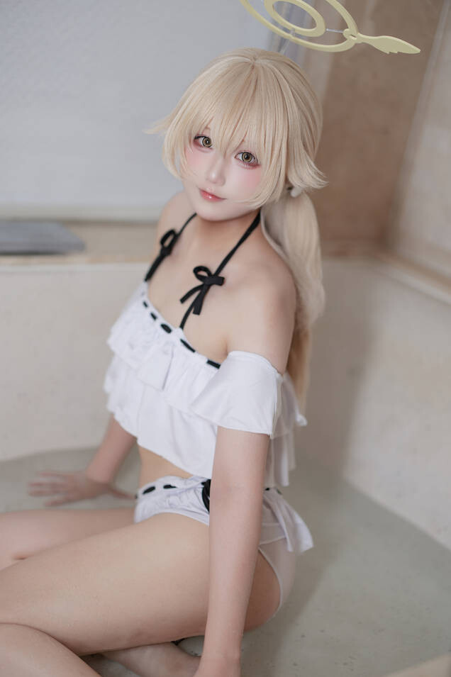 lunana - 蔚蓝档案 阿慈谷日富美 泳装 [26P-126MB]